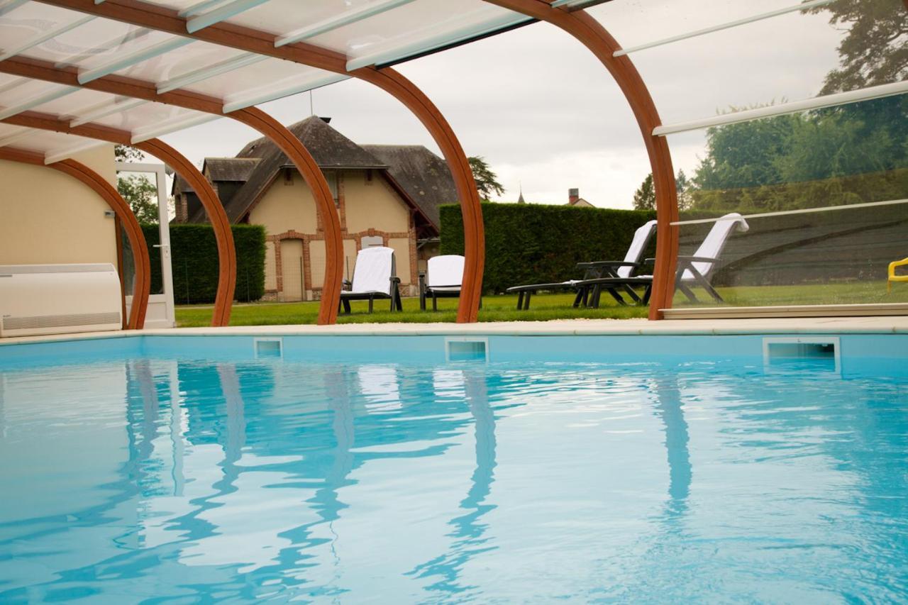 Hotel-Restaurant Domaine De La Grande Garenne ヌヴィー＝シュル＝バランジョン エクステリア 写真