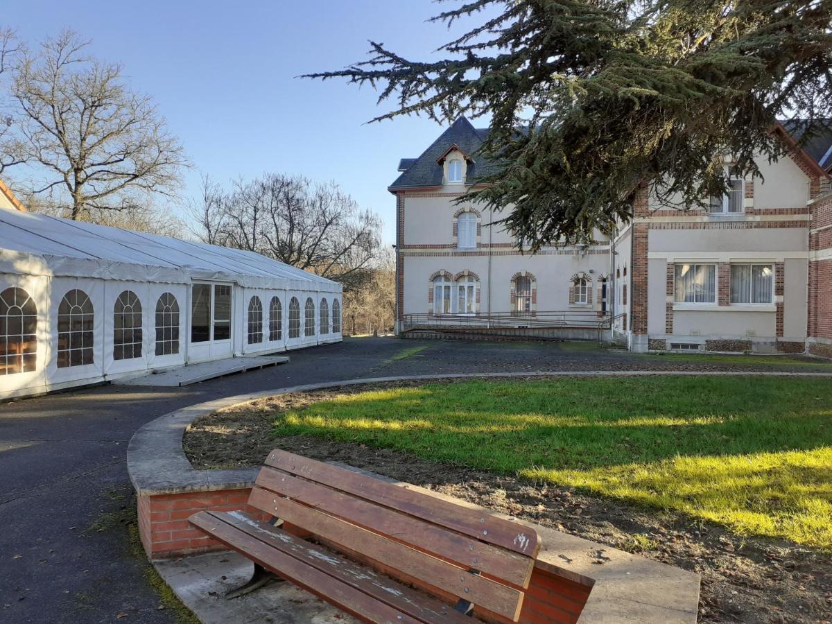 Hotel-Restaurant Domaine De La Grande Garenne ヌヴィー＝シュル＝バランジョン エクステリア 写真