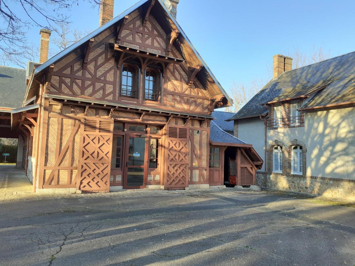 Hotel-Restaurant Domaine De La Grande Garenne ヌヴィー＝シュル＝バランジョン エクステリア 写真