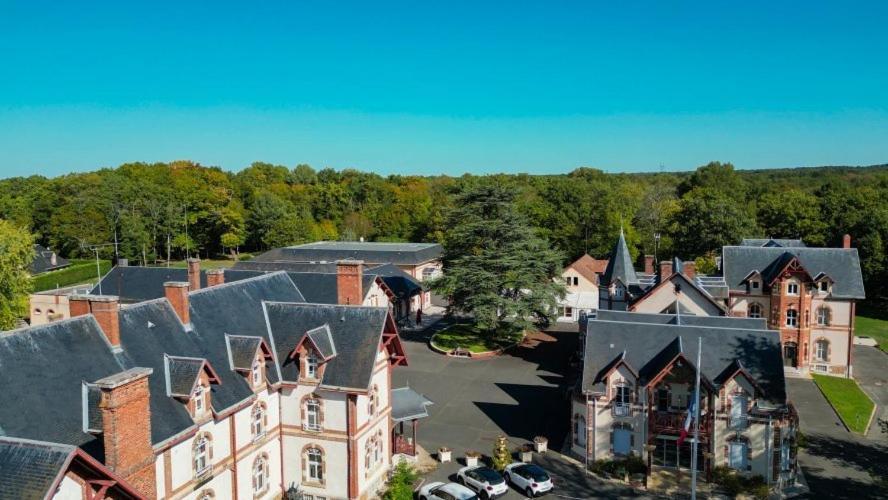 Hotel-Restaurant Domaine De La Grande Garenne ヌヴィー＝シュル＝バランジョン エクステリア 写真