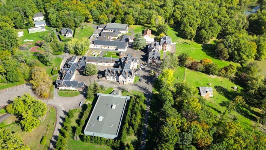 Hotel-Restaurant Domaine De La Grande Garenne ヌヴィー＝シュル＝バランジョン エクステリア 写真