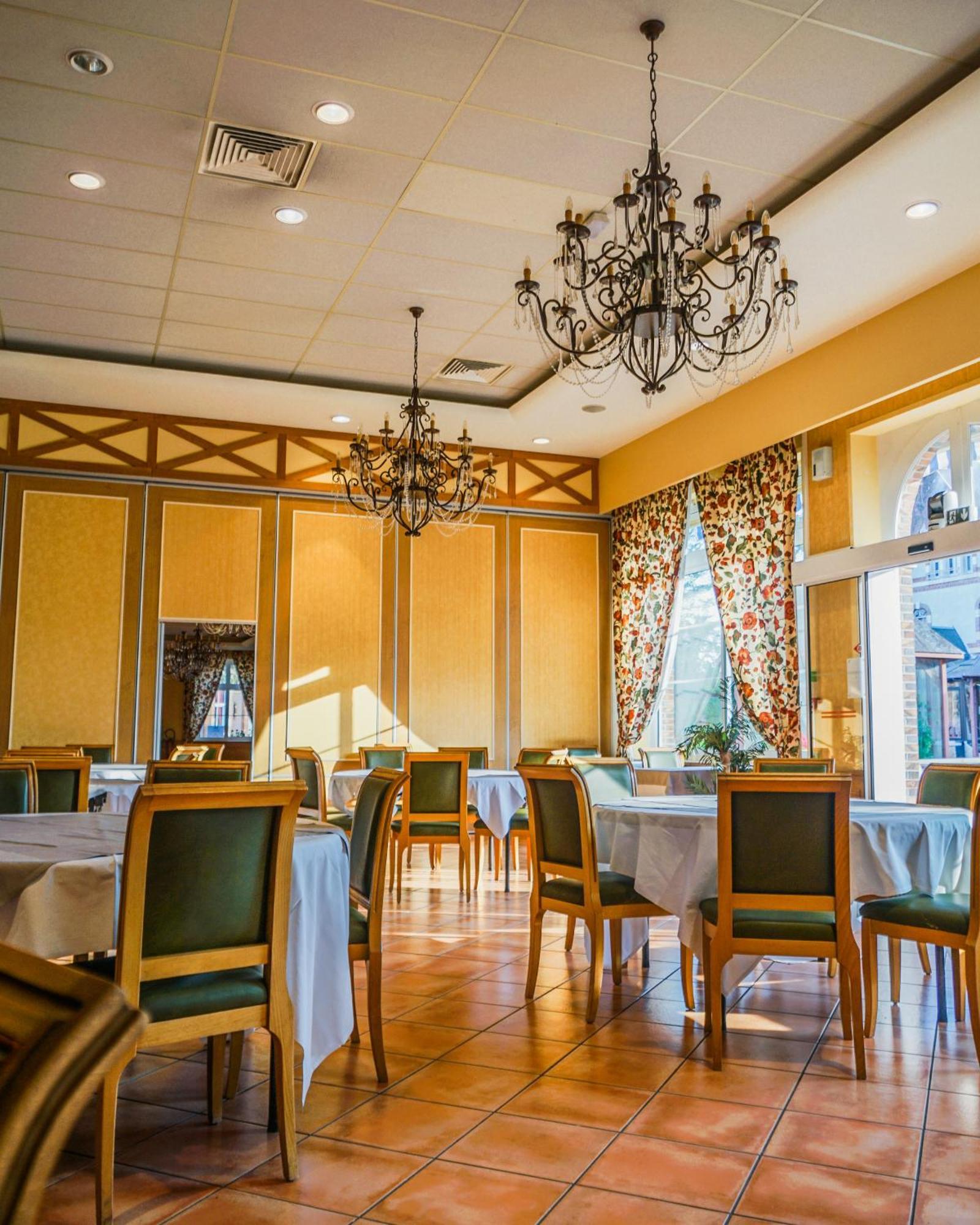 Hotel-Restaurant Domaine De La Grande Garenne ヌヴィー＝シュル＝バランジョン エクステリア 写真