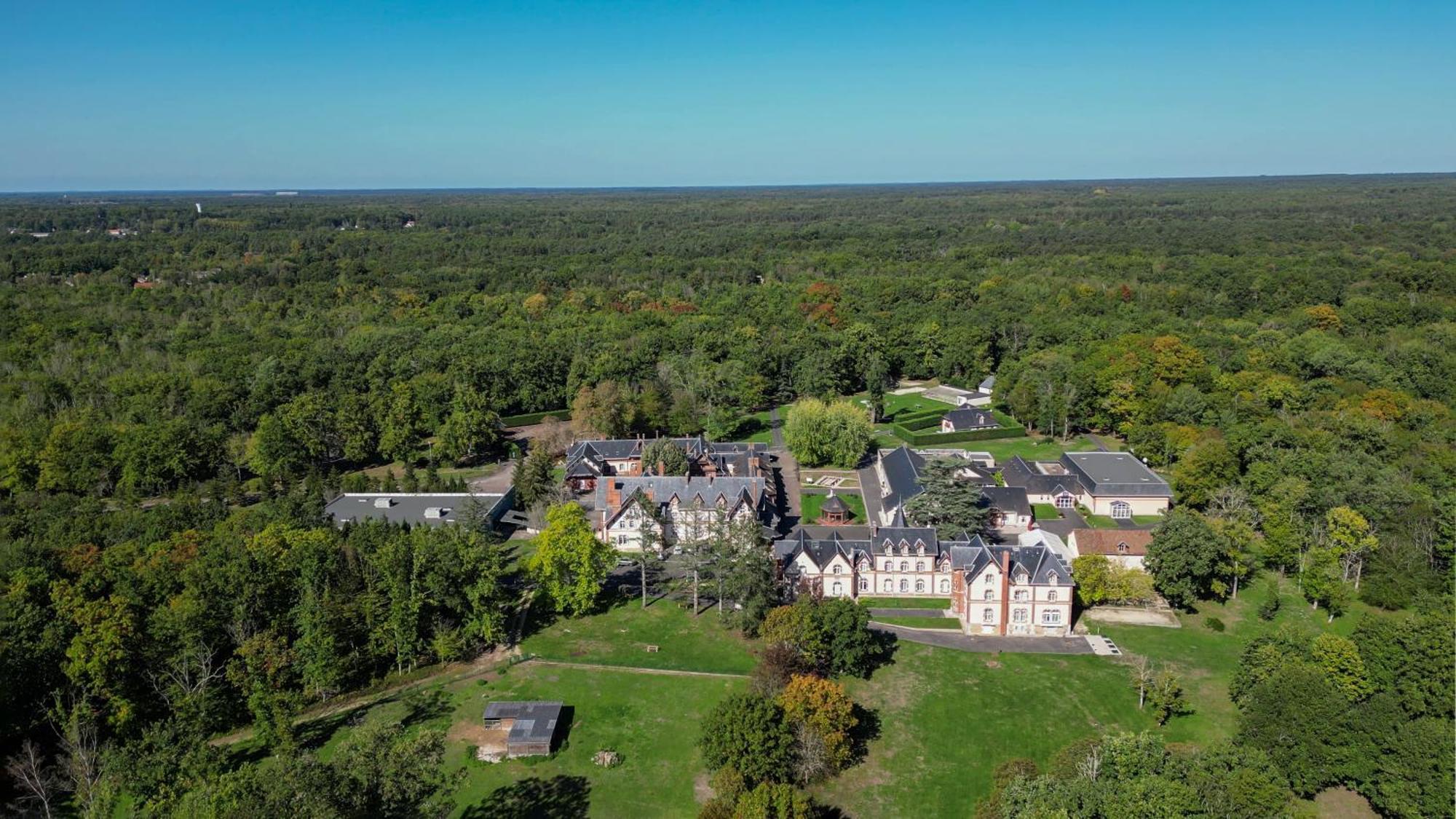 Hotel-Restaurant Domaine De La Grande Garenne ヌヴィー＝シュル＝バランジョン エクステリア 写真