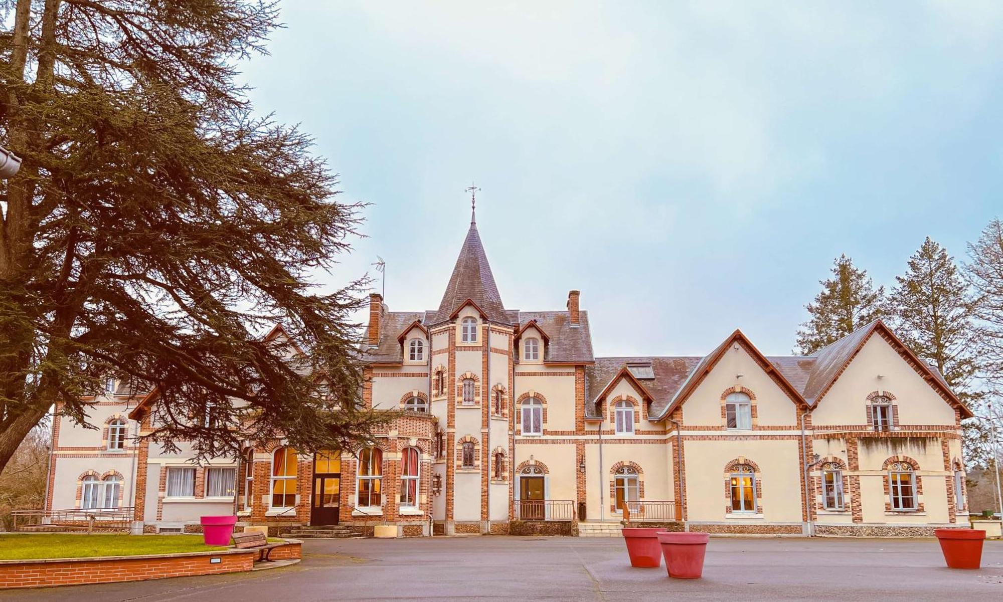 Hotel-Restaurant Domaine De La Grande Garenne ヌヴィー＝シュル＝バランジョン エクステリア 写真