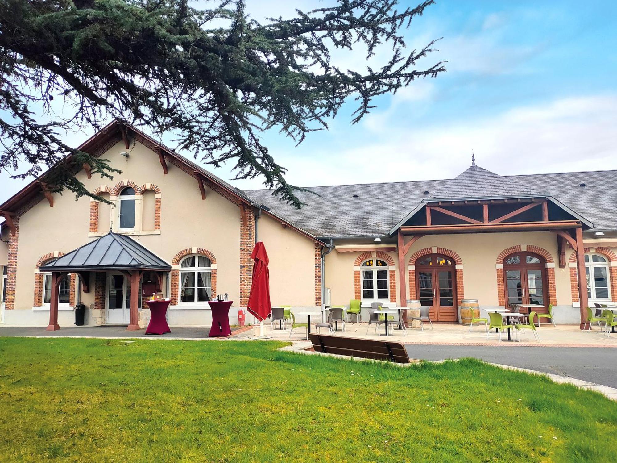 Hotel-Restaurant Domaine De La Grande Garenne ヌヴィー＝シュル＝バランジョン エクステリア 写真